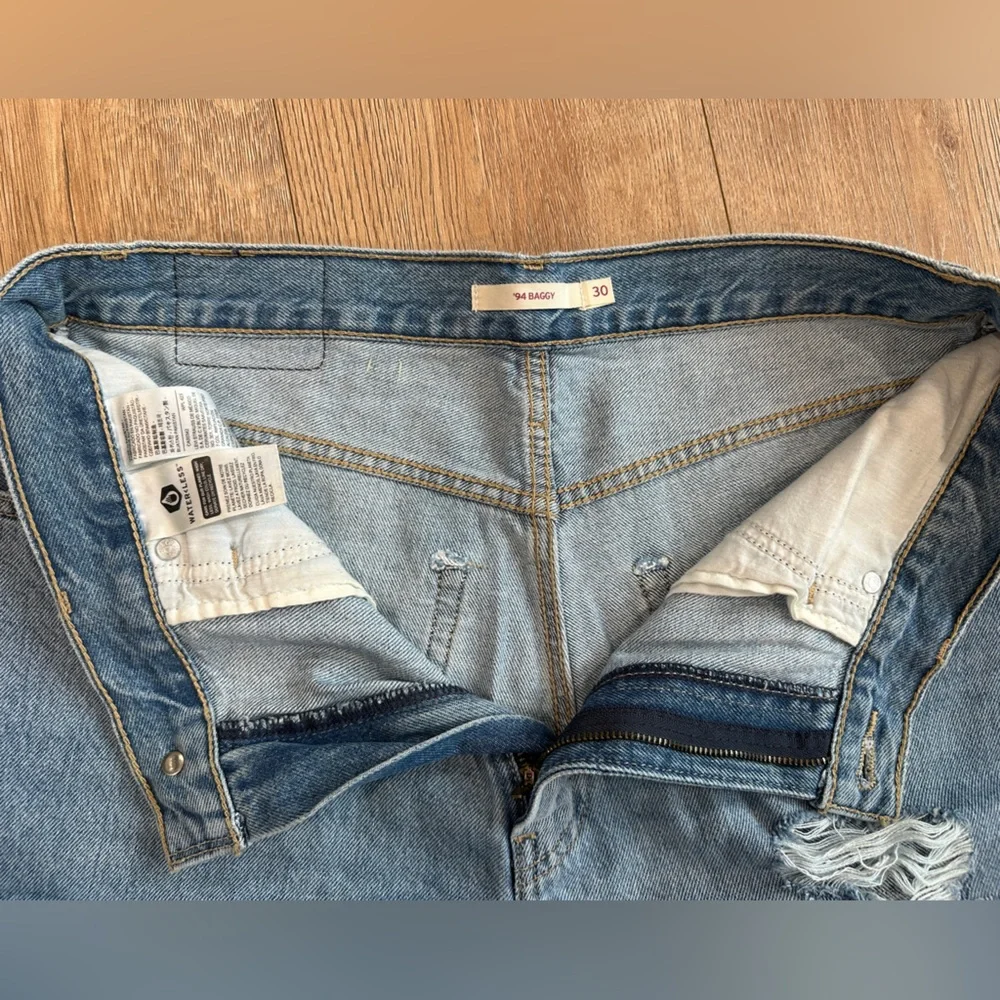 Levi’s 94 Baggy Straight Jeans 30x29.5 Distressed High Rise Light Wash - Picture 3 of 3